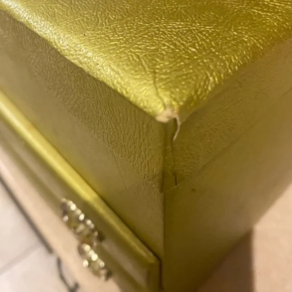 Vintage ladies extra large BUXTON jewelry box. Overall good condition - Picture 6 of 9